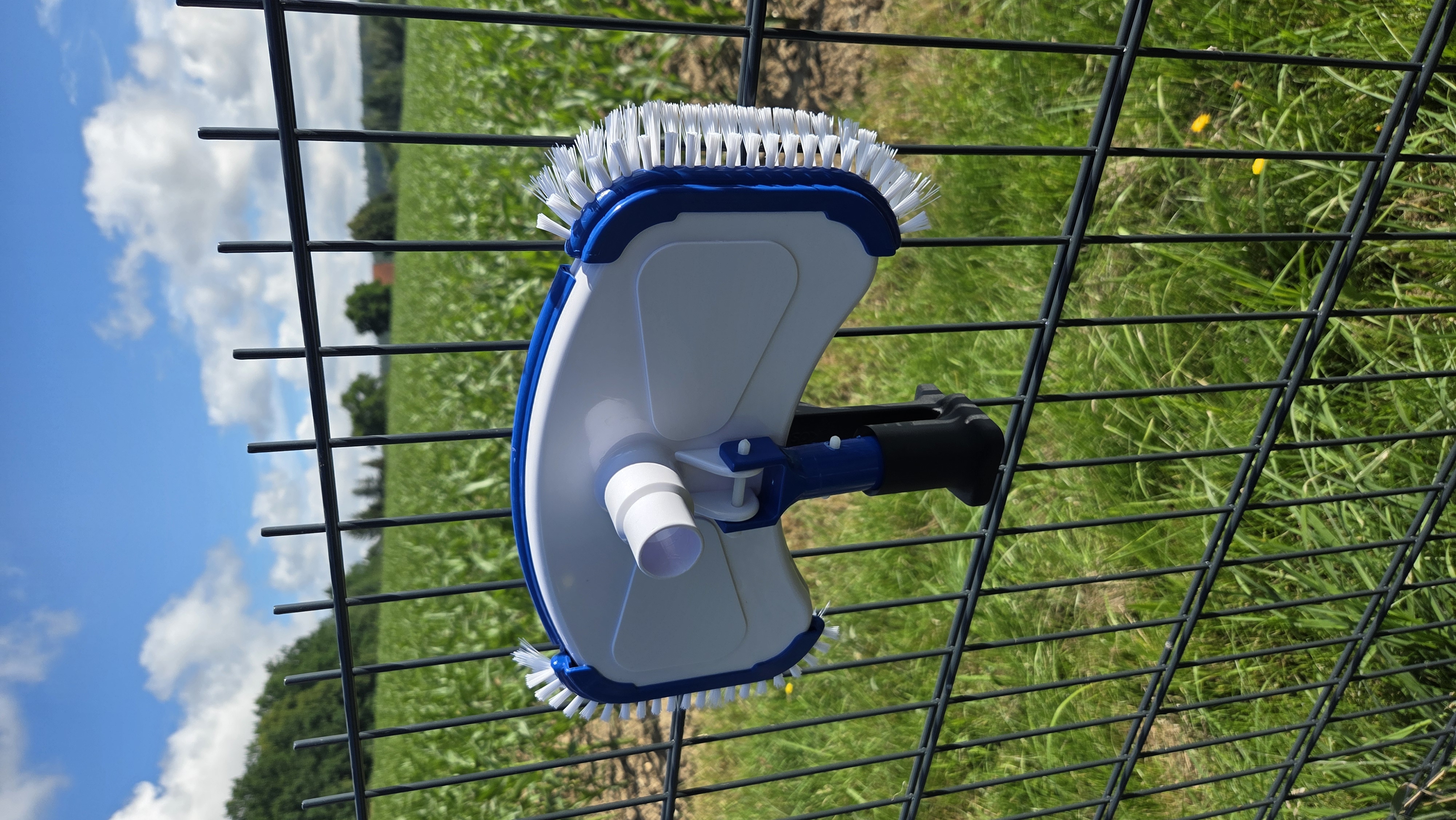 Köschel – Universeller Halter für Pool-Zubehör (Fäncel)